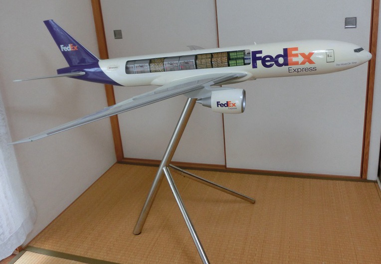 FedEx B777-200、カットモデル精密塗装済完成模型、木製ハンドメイド船舶模型 ウッドマンクラブ