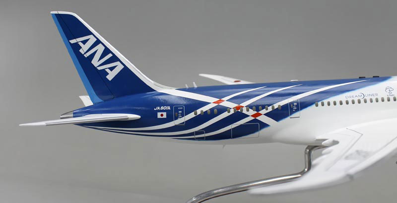 ボーイング787 (B787)（Boeing 787）ジェット旅客機 精密模型完成品,ギアダウン　操縦席・客席窓=アクリル透明仕様 ハンドメイド木製ソリッドモデル、ウッドマンクラブ