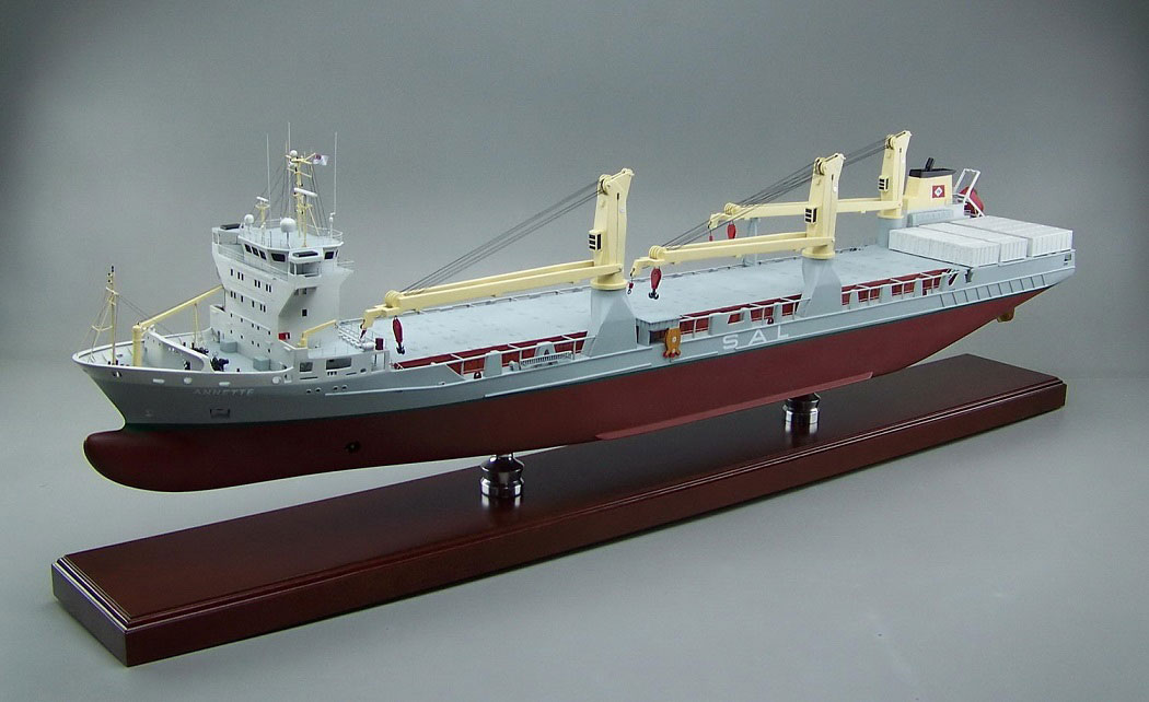 MV-ANNETTE号 大型バルク貨物船 木製ハンドメイド精密船舶モデル 　展示用模型台座付き