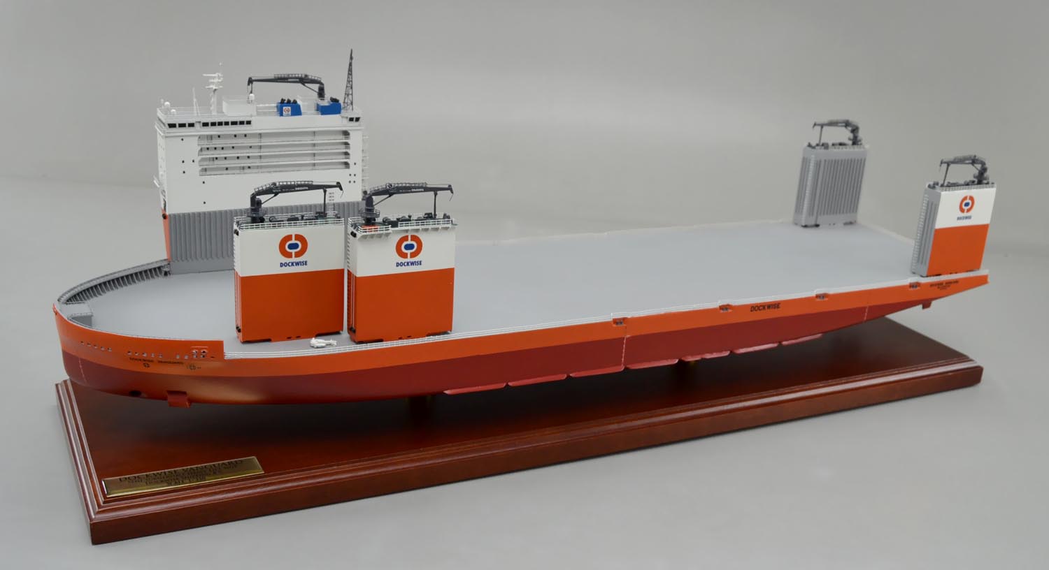 デッキワイズ バンガード　木製ハンドメイド超精密艦船模型完成品