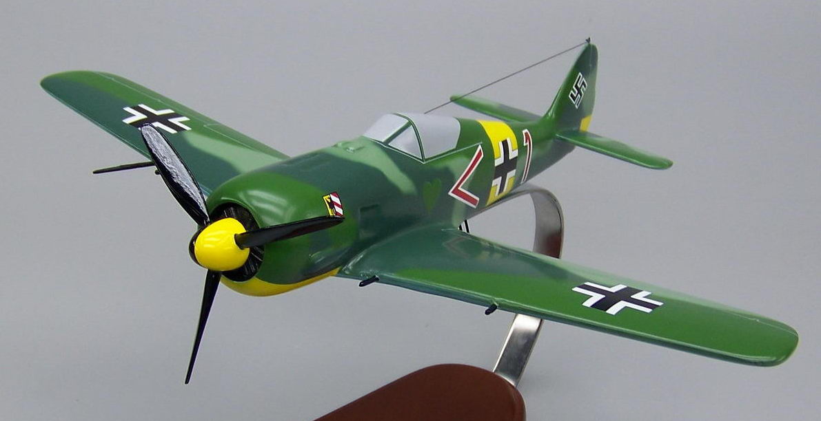 Fw-190戦闘機・ドイツ空軍Fw-190戦闘機完成精密模型 精密模型完成品台座付