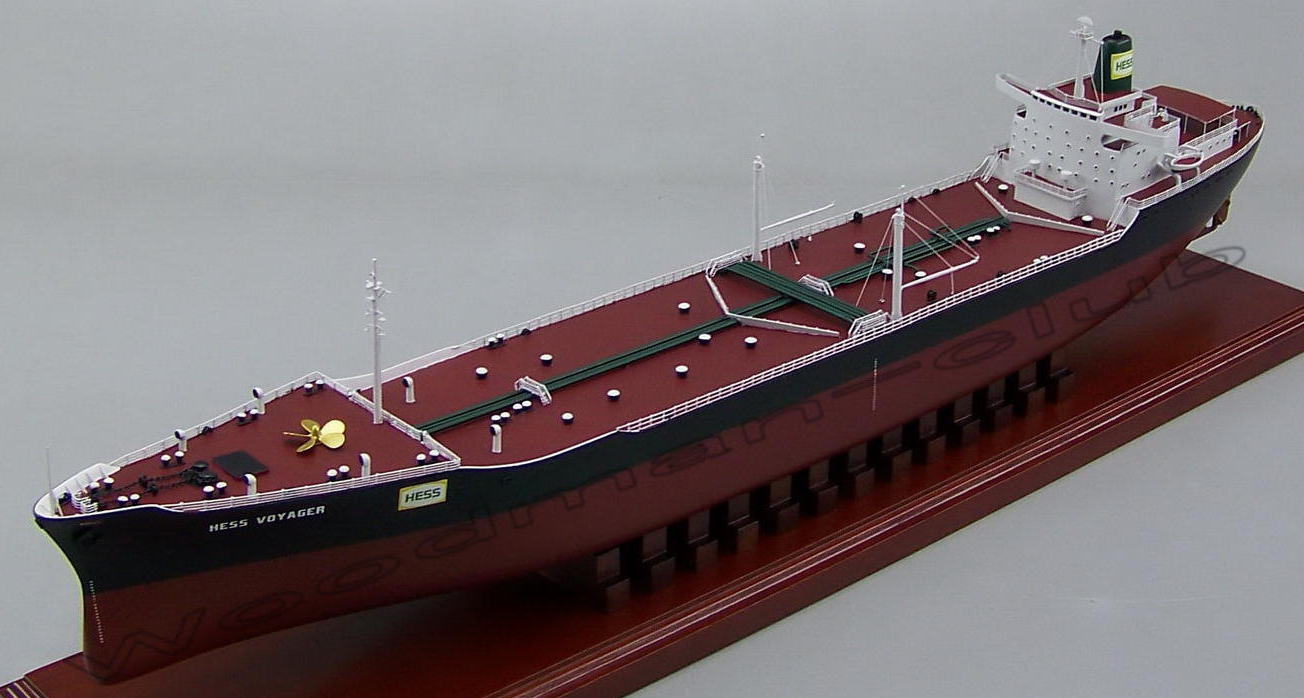 小型オイルタンカー船 木製ハンドメイド超精密艦船模型完成品 　展示用模型　台座付き
