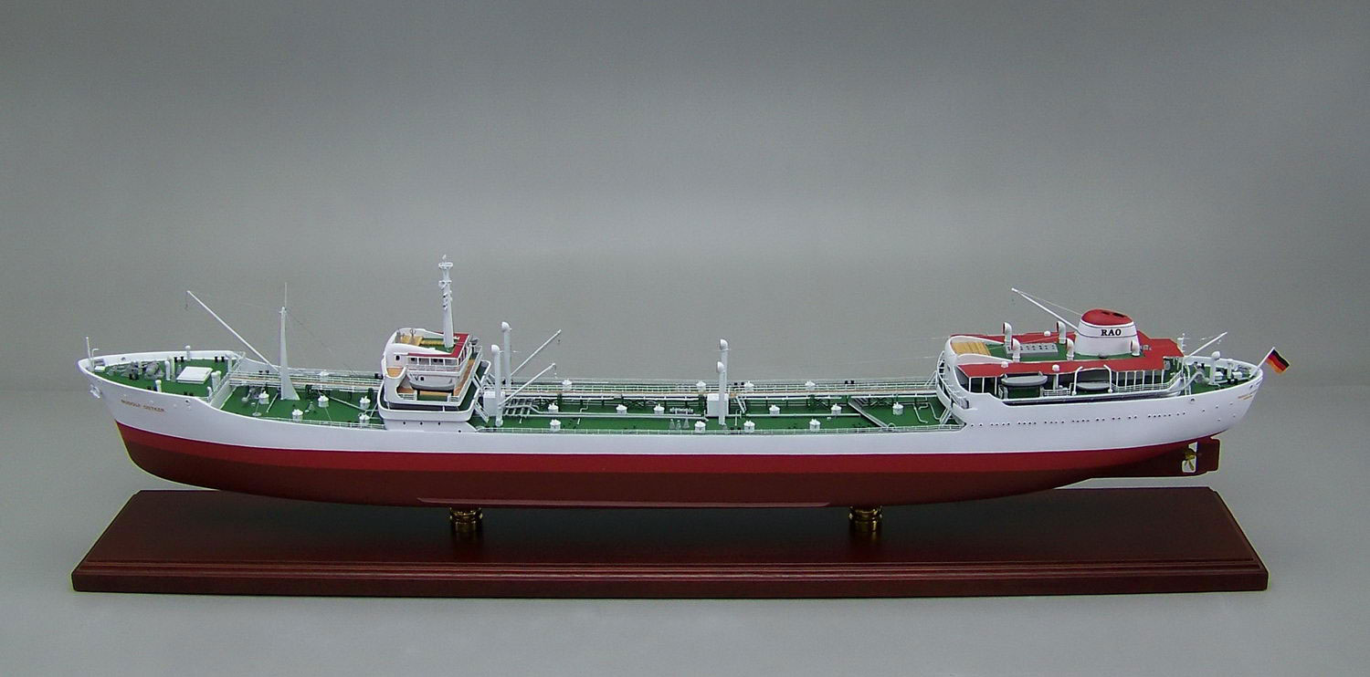 中型オイルタンカー船 木製ハンドメイド精密模型完成品 台座付き ウッドマンクラブ