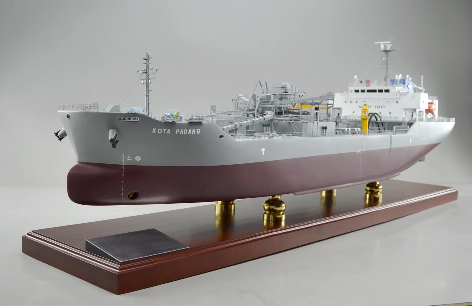セメントタンカー 「KOTA PADANG」福岡造船 セメント製品運搬船 木製ハンドメイド精密船舶模型、ウッドマンクラブ