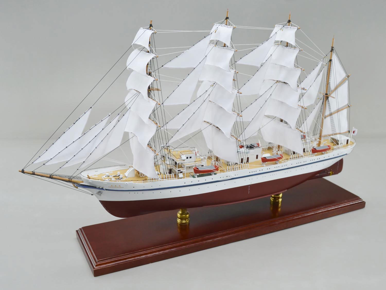 大型帆船 練習船 日本丸 精密船舶模型 塗装済完成品、木製ハンドメイド船舶模型 ウッドマンクラブ