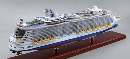 オアシスオブザシーズー精密木製模型完成品(Oasis-Of-The-Seas> 船舶模型会社 展示用模型　製作専門会社 ウッドマンクラブ