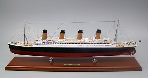 タイタニック RMS TITANIC 大型木製ハンドメイド客船モデル 台座付き