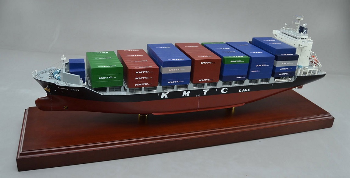 内航コンテナ運搬船 木製精密艦船模型　展示用模型完成品 台座付き、精密模型製作・販売の専門店 ウッドマンクラブ