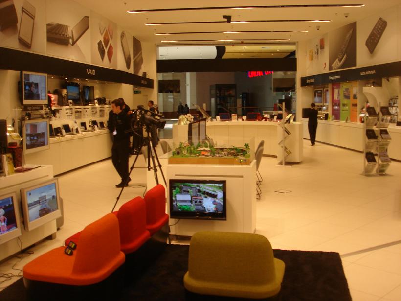 鉄道模型レイアウト夏編・Sony Style Store Warsaw ソニー スタイル ストアー ワルシャワ ポーランド店内