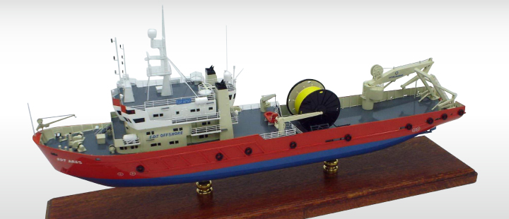 多目的オフショア補給船 EDT-Ares 木製ハンドメイド精密模型完成品 　展示用模型台座付き