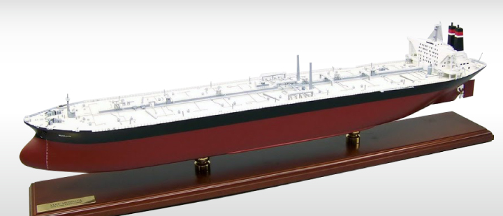 大型オイルタンカー船　ムンダカ号(MUNDACA OIL-TANKER）木製ハンドメイド船超精密船舶モデル 台座付き