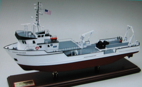 米国作業・牽引用小型船精密模型完成品 米国作業・牽引用小型船木製ハンドメイドモデル 完成品台座付き