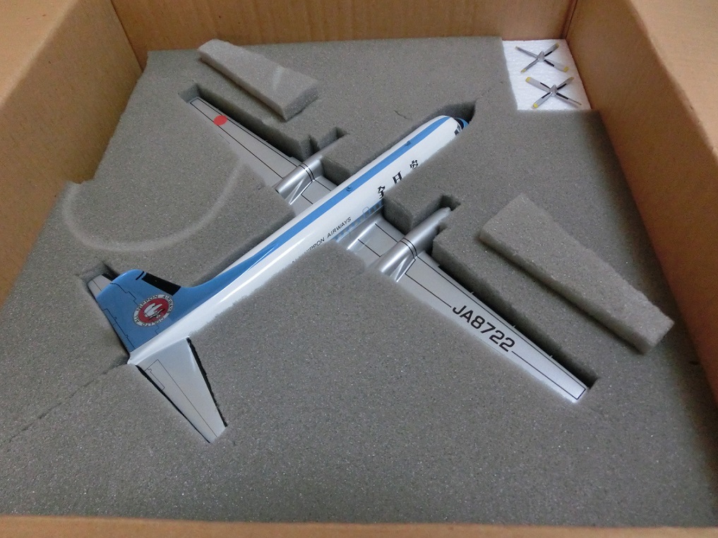 YS-11 木製ソリッド旅客機模型梱包状態、スポンジ緩衝材、航空機模型梱包状態ウッドマンクラブ
