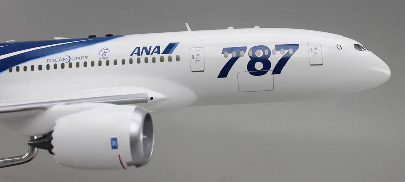 ボーイング787 (B787)（Boeing 787）ジェット旅客機 精密模型完成品,ギアダウン　操縦席・客席窓=アクリル透明仕様 ハンドメイド木製ソリッドモデル、ウッドマンクラブ