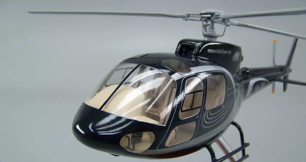 アエロスパシアルAS350-B2ヘリコプター完成精密模型 プロペラ回転仕様超精密模型完成品台座付