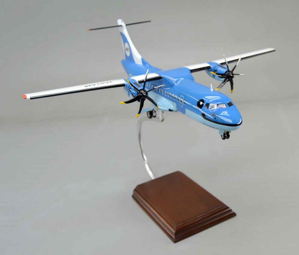 ATR42-600 天草エアライン 1/60 ターボプロッププロペラ旅客機精密模型完成品台座付 ウッドマンクラブ