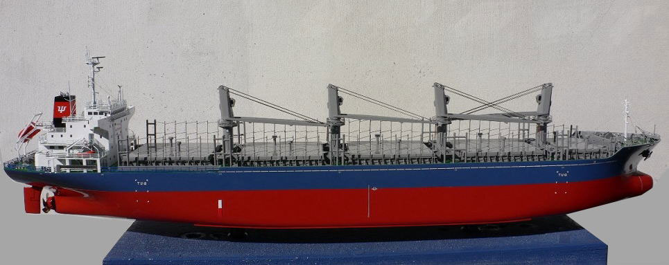 1/100 バラ積み貨物船 FRP製精密模型台座付完成品 精密模型製作と販売専門店ウッドンマンクラブ