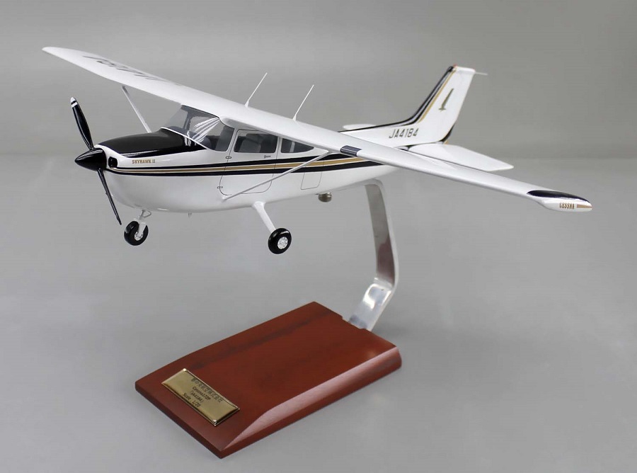 セスナ172P CESSNA172P 小型プロペラ単発機精密模型完成品 セスナ172P-コクピット=アクリル透明仕様,木製ハンドメイド、ウッドマンクラブ