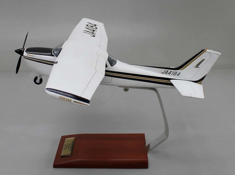 □セスナ172P CESSNA172P 小型プロペラ単発機精密模型完成品 展示用