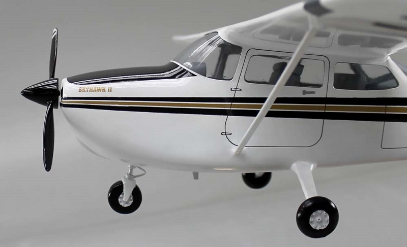 □セスナ172P CESSNA172P 小型プロペラ単発機精密模型完成品 展示用