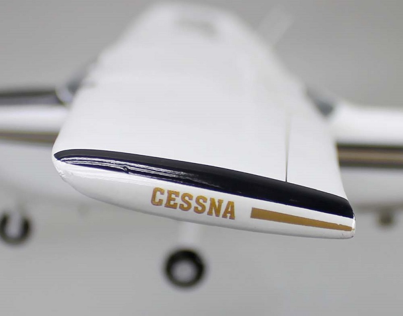 セスナ172P CESSNA172P 小型プロペラ単発機精密模型完成品 セスナ172P-コクピット=アクリル透明仕様,木製ハンドメイド、ウッドマンクラブ