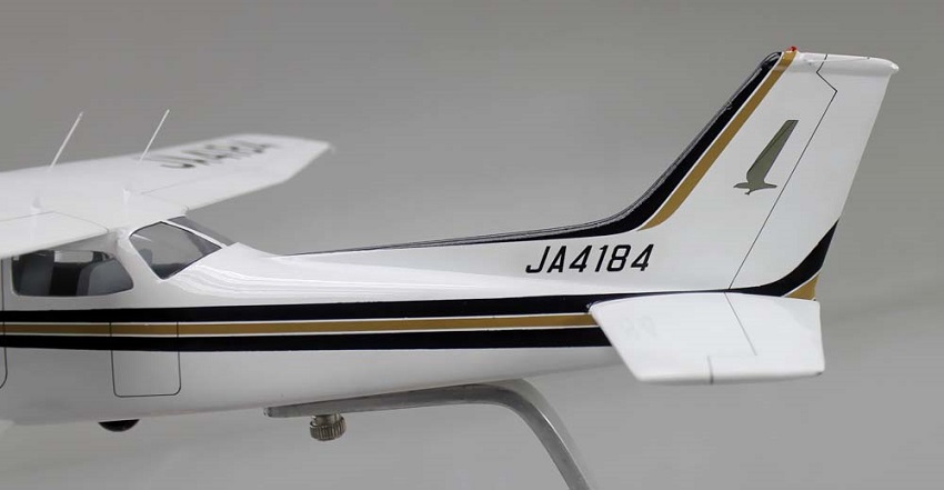 セスナ172P CESSNA172P 小型プロペラ単発機精密模型完成品 セスナ172P-コクピット=アクリル透明仕様,木製ハンドメイド、ウッドマンクラブ