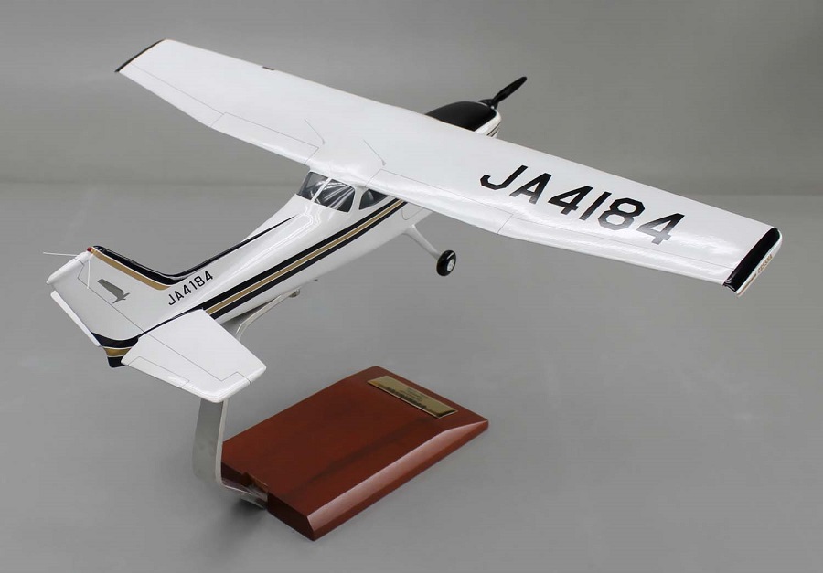 セスナ172P CESSNA172P 小型プロペラ単発機精密模型完成品 セスナ172P-コクピット=アクリル透明仕様,木製ハンドメイド、ウッドマンクラブ