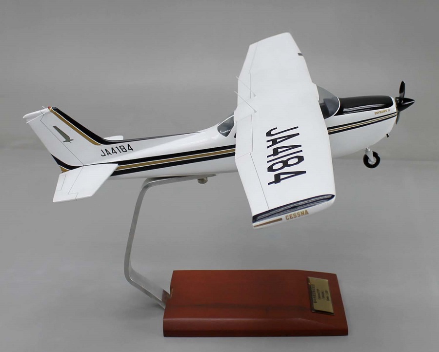 セスナ172P CESSNA172P 小型プロペラ単発機精密模型完成品 セスナ172P-コクピット=アクリル透明仕様,木製ハンドメイド、ウッドマンクラブ