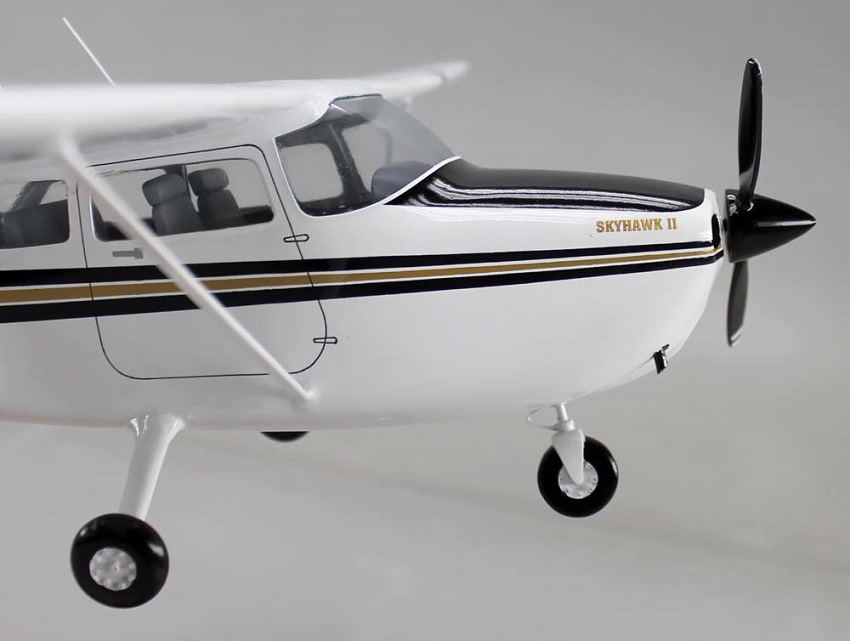 □セスナ172P CESSNA172P 小型プロペラ単発機精密模型完成品 展示用