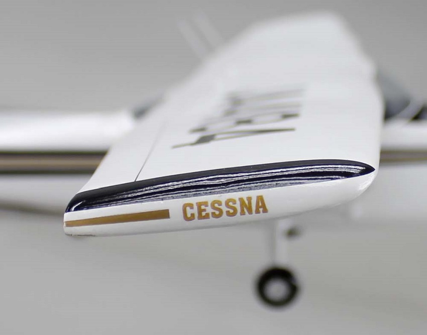 セスナ172P CESSNA172P 小型プロペラ単発機精密模型完成品 セスナ172P-コクピット=アクリル透明仕様,木製ハンドメイド、ウッドマンクラブ
