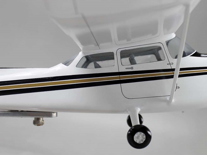 セスナ172P CESSNA172P 小型プロペラ単発機精密模型完成品 セスナ172P-コクピット=アクリル透明仕様,木製ハンドメイド、ウッドマンクラブ