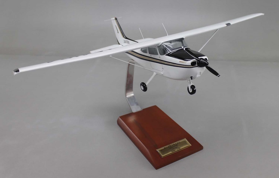 セスナ172P CESSNA172P 小型プロペラ単発機精密模型完成品 セスナ172P-コクピット=アクリル透明仕様,木製ハンドメイド、ウッドマンクラブ