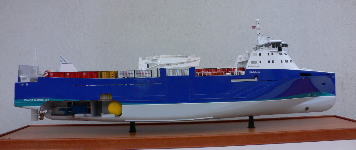 1/100 コンテナ運搬船カットモデル FRP製精密模型台座付完成品,精密船舶模型製作販売専門店,ウッドマンクラブ