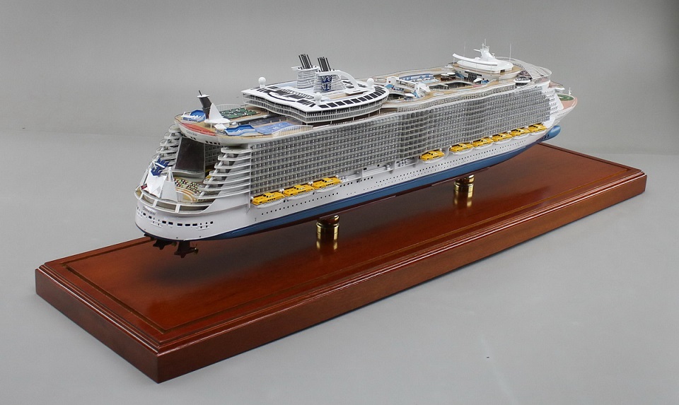 1/350 オアシス オブ ザ シーズ Oasis of the Seas,クルーズ客船 (Cruise liner) 木製,精密船舶模型製作販売専門店,ウッドマンクラブ