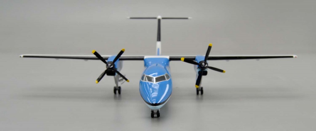 1/60 DHC DASH-8-103(天草エアライン塗装仕様) 小型プロペラ旅客機 精密模型完成品,ギアダウン、プロペラ回転　操縦席・客席窓=アクリル透明仕様 ハンドメイド木製ソリッドモデル、ウッドマンクラブ