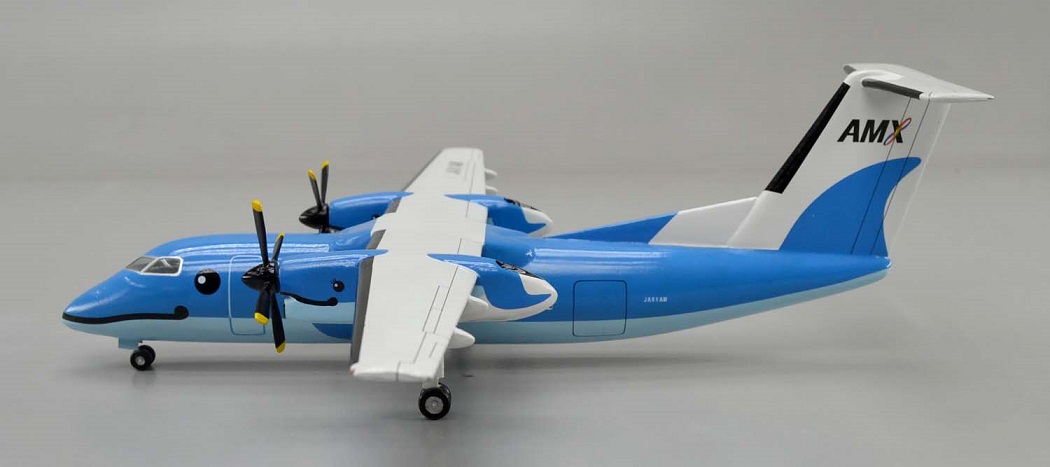 1/60 DHC DASH-8-103(天草エアライン塗装仕様) 小型プロペラ旅客機 精密模型完成品,ギアダウン、プロペラ回転　操縦席・客席窓=アクリル透明仕様 ハンドメイド木製ソリッドモデル、ウッドマンクラブ