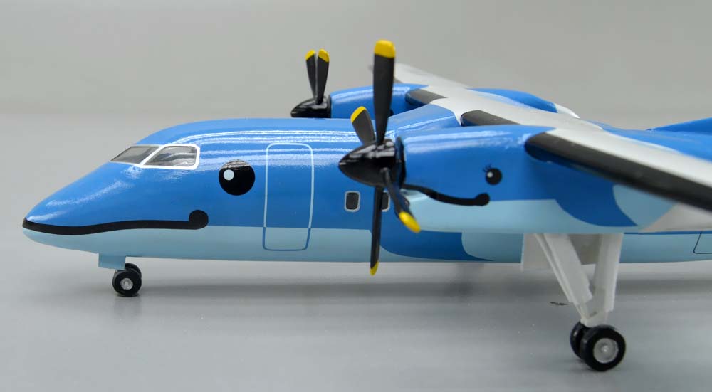 1/60 DHC DASH-8-103(天草エアライン塗装仕様) 小型プロペラ旅客機 精密模型完成品,ギアダウン、プロペラ回転　操縦席・客席窓=アクリル透明仕様 ハンドメイド木製ソリッドモデル、ウッドマンクラブ