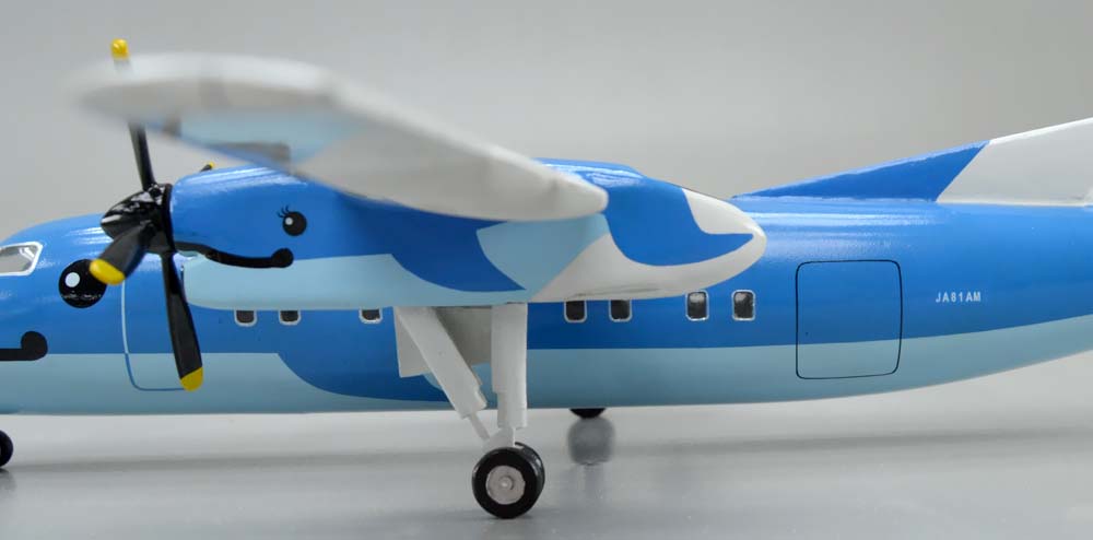 1/60 DHC DASH-8-103(天草エアライン塗装仕様) 小型プロペラ旅客機 精密模型完成品,ギアダウン、プロペラ回転　操縦席・客席窓=アクリル透明仕様 ハンドメイド木製ソリッドモデル、ウッドマンクラブ