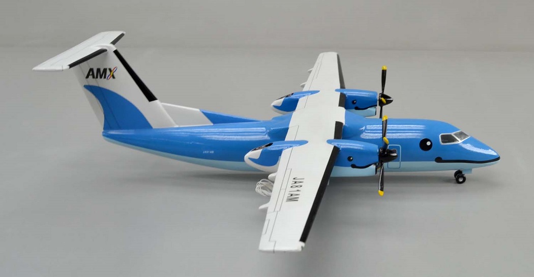 1/60 DHC DASH-8-103(天草エアライン塗装仕様) 小型プロペラ旅客機 精密模型完成品,ギアダウン、プロペラ回転　操縦席・客席窓=アクリル透明仕様 ハンドメイド木製ソリッドモデル、ウッドマンクラブ