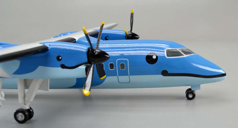 1/60 DHC DASH-8-103(天草エアライン塗装仕様) 小型プロペラ旅客機 精密模型完成品,ギアダウン、プロペラ回転　操縦席・客席窓=アクリル透明仕様 ハンドメイド木製ソリッドモデル、ウッドマンクラブ