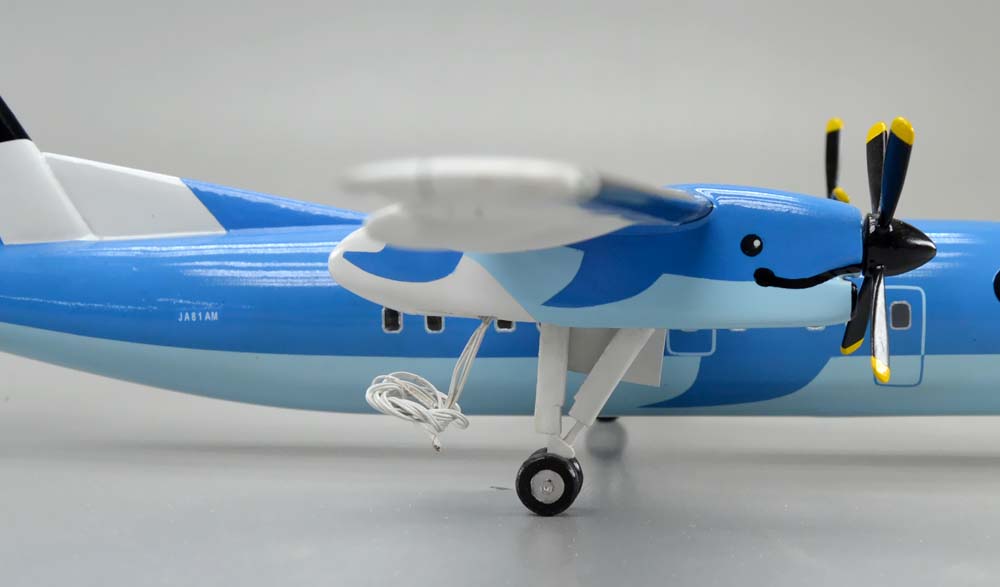 1/60 DHC DASH-8-103(天草エアライン塗装仕様) 小型プロペラ旅客機 精密模型完成品,ギアダウン、プロペラ回転　操縦席・客席窓=アクリル透明仕様 ハンドメイド木製ソリッドモデル、ウッドマンクラブ