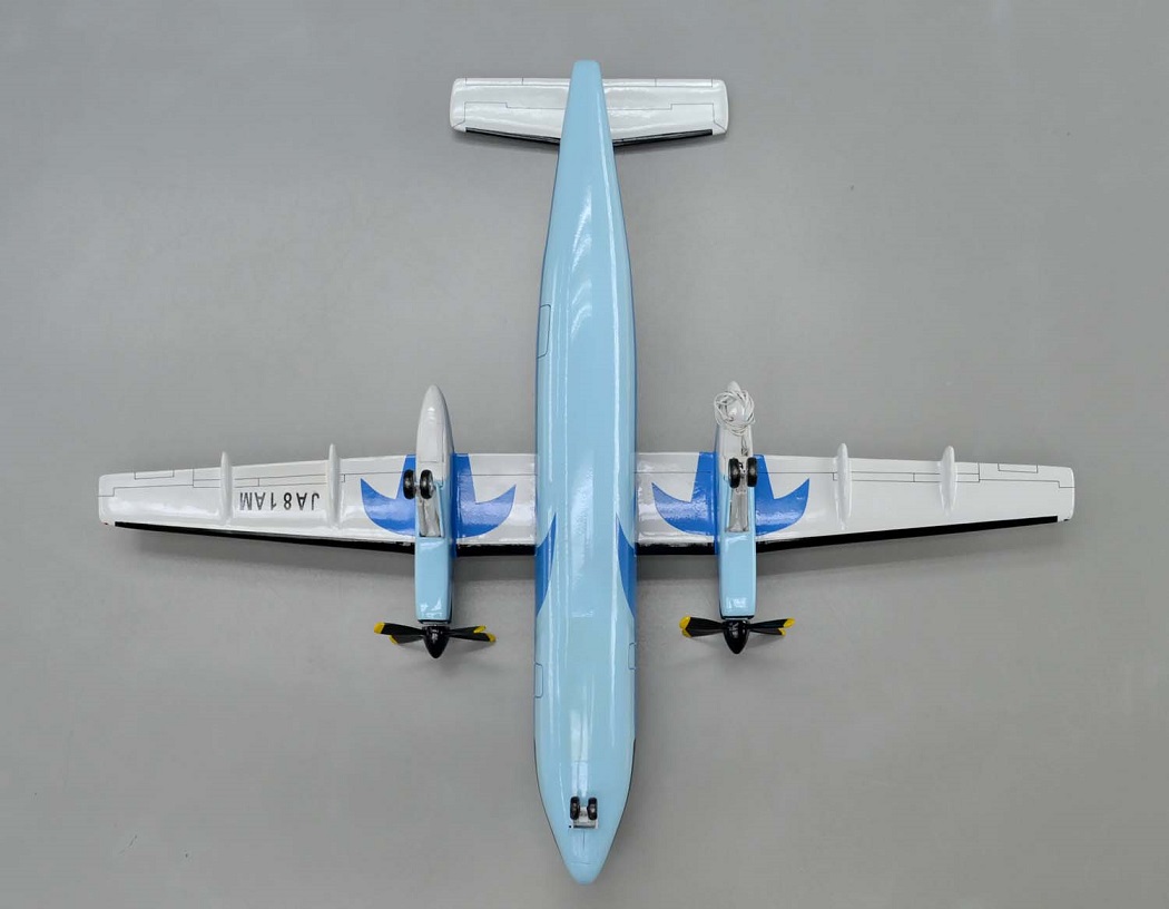 1/60 DHC DASH-8-103(天草エアライン塗装仕様) 小型プロペラ旅客機 精密模型完成品,ギアダウン、プロペラ回転　操縦席・客席窓=アクリル透明仕様 ハンドメイド木製ソリッドモデル、ウッドマンクラブ