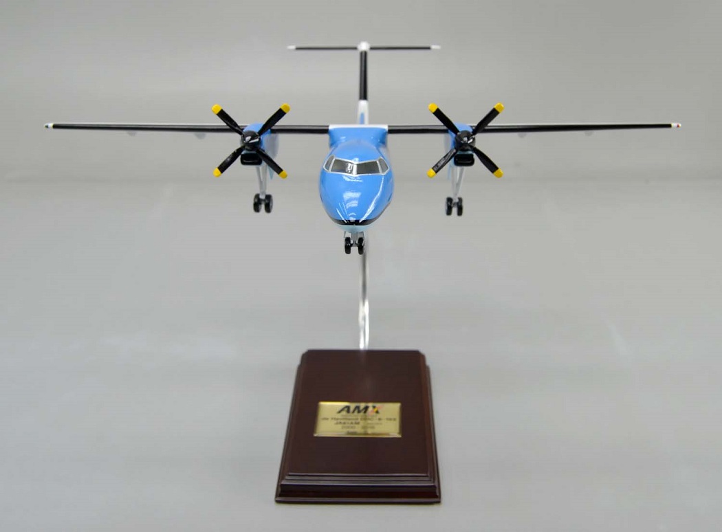 1/60 DHC DASH-8-103(天草エアライン塗装仕様) 小型プロペラ旅客機 精密模型完成品,ギアダウン、プロペラ回転　操縦席・客席窓=アクリル透明仕様 ハンドメイド木製ソリッドモデル、ウッドマンクラブ