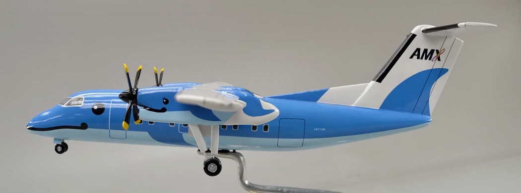 1/60 DHC DASH-8-103(天草エアライン塗装仕様) 小型プロペラ旅客機 精密模型完成品,ギアダウン、プロペラ回転　操縦席・客席窓=アクリル透明仕様 ハンドメイド木製ソリッドモデル、ウッドマンクラブ