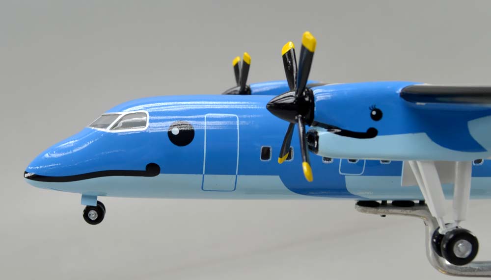 1/60 DHC DASH-8-103(天草エアライン塗装仕様) 小型プロペラ旅客機 精密模型完成品,ギアダウン、プロペラ回転　操縦席・客席窓=アクリル透明仕様 ハンドメイド木製ソリッドモデル、ウッドマンクラブ