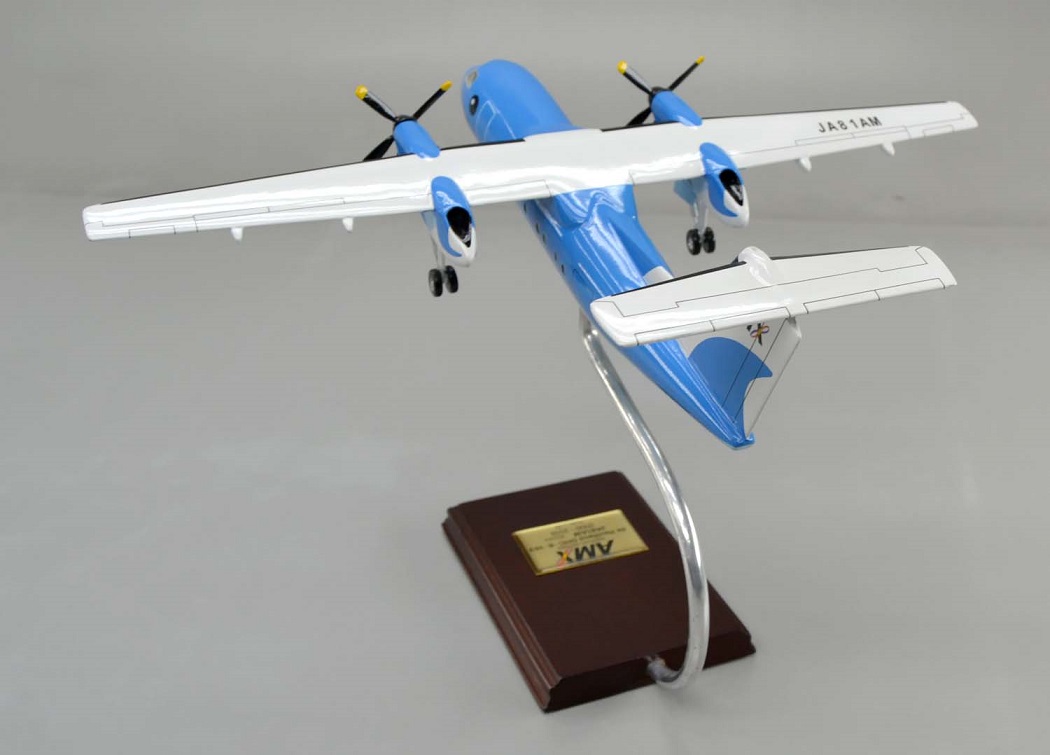 1/60 DHC DASH-8-103(天草エアライン塗装仕様) 小型プロペラ旅客機 精密模型完成品,ギアダウン、プロペラ回転　操縦席・客席窓=アクリル透明仕様 ハンドメイド木製ソリッドモデル、ウッドマンクラブ