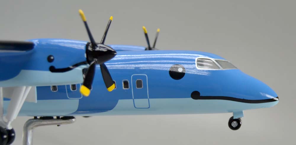 1/60 DHC DASH-8-103(天草エアライン塗装仕様) 小型プロペラ旅客機 精密模型完成品,ギアダウン、プロペラ回転　操縦席・客席窓=アクリル透明仕様 ハンドメイド木製ソリッドモデル、ウッドマンクラブ