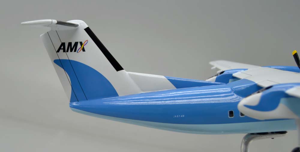 1/60 DHC DASH-8-103(天草エアライン塗装仕様) 小型プロペラ旅客機 精密模型完成品,ギアダウン、プロペラ回転　操縦席・客席窓=アクリル透明仕様 ハンドメイド木製ソリッドモデル、ウッドマンクラブ