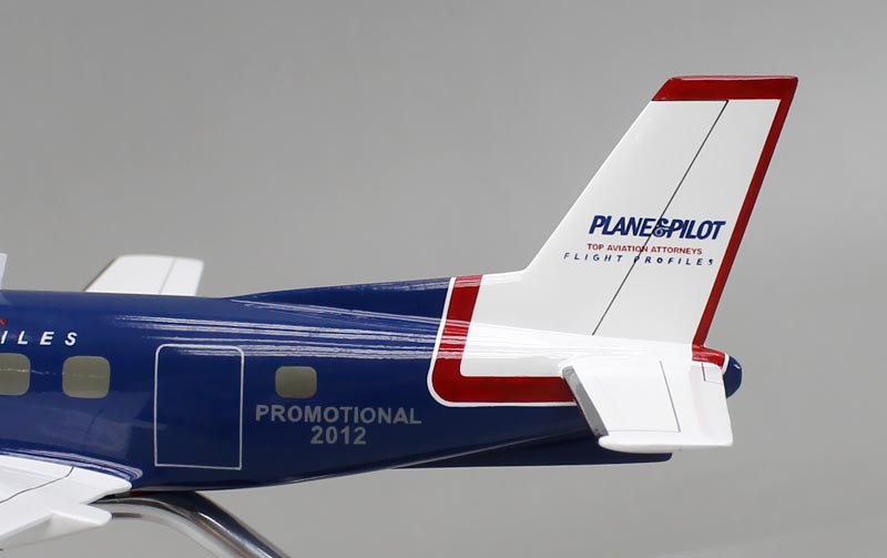 エムブラエル110バンデランテ Embraer EMB 110 Bandeirante 小型プロペラ旅客機 精密模型完成品 ,ハンドメイド木製ソリッドモデル、ウッドマンクラブ