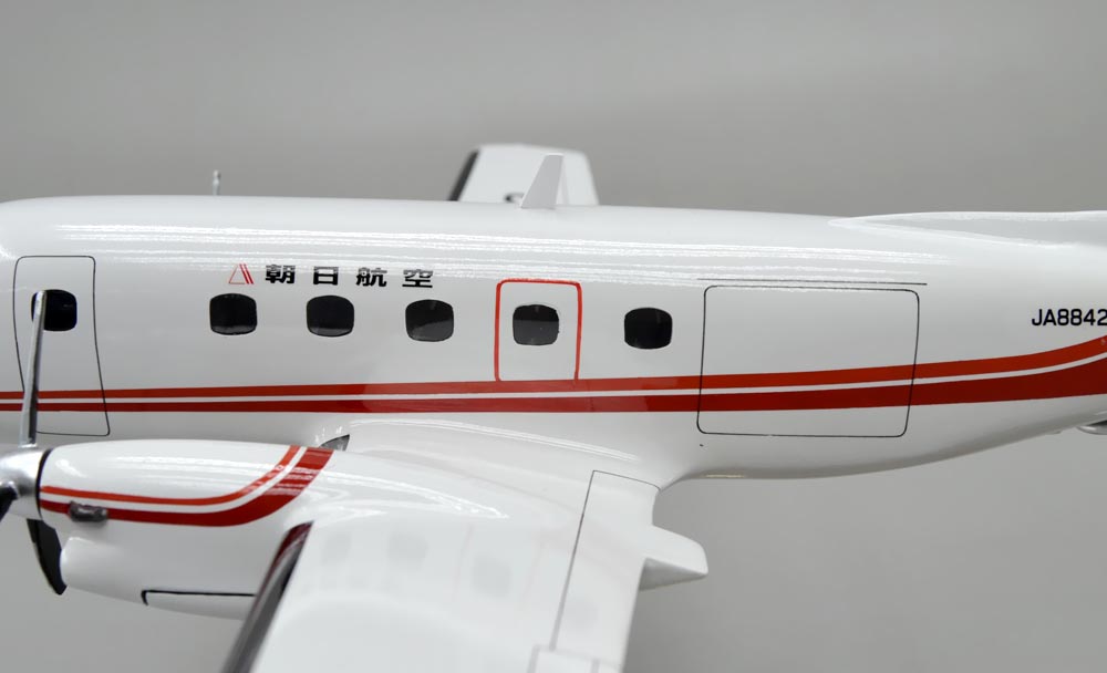 エンブラエルEMB110バンデランテ（Embraer EMB 110 Bandeirante）小型プロペラ旅客機 精密模型完成品,ギアダウン、プロペラ回転　操縦席・客席窓=アクリル透明仕様 ハンドメイド木製ソリッドモデル、ウッドマンクラブ